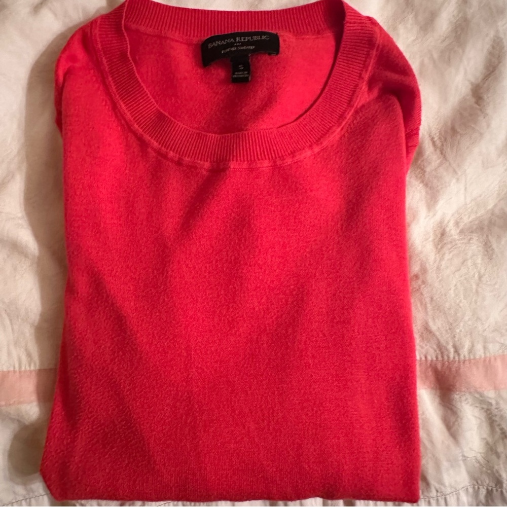 Banana Republic Women's Vibrant Red Crew Neck Sweater